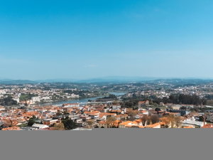 2 bedroom flat with outdoor area in the heart of the city of Porto. 913008821