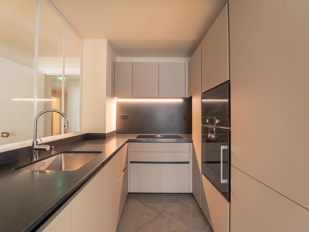 1 bedroom flat with balcony, in Rua de Sá de Bandeira 192888129