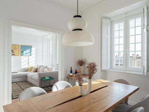 2 bedroom flat with balconete, completely refurbished, in the centre of Parede 716379489