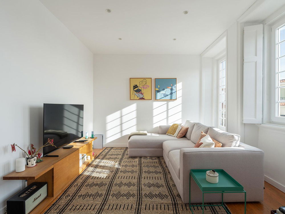 2 bedroom flat with balconete, completely refurbished, in the centre of Parede 716379489