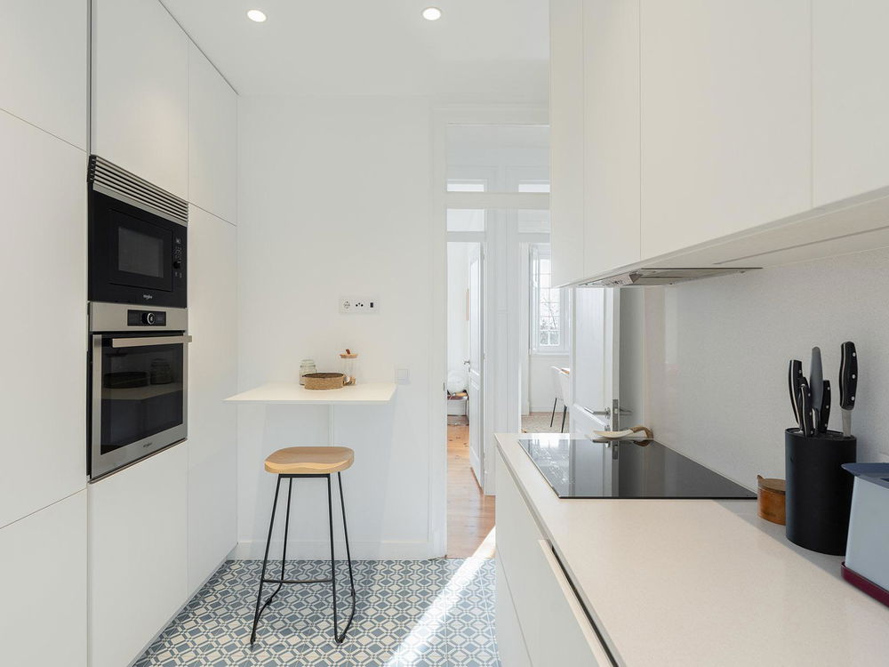 2 bedroom flat with balconete, completely refurbished, in the centre of Parede 716379489