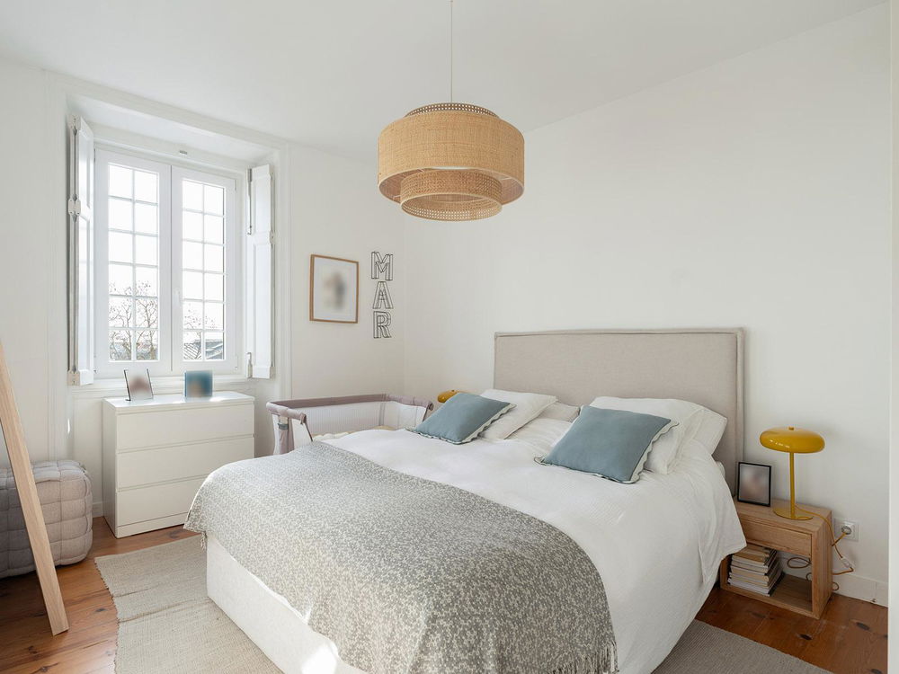 2 bedroom flat with balconete, completely refurbished, in the centre of Parede 716379489