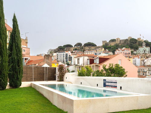 Lisbon 2 bedroom flat with private patio and swimming pool in condominium 3573640592