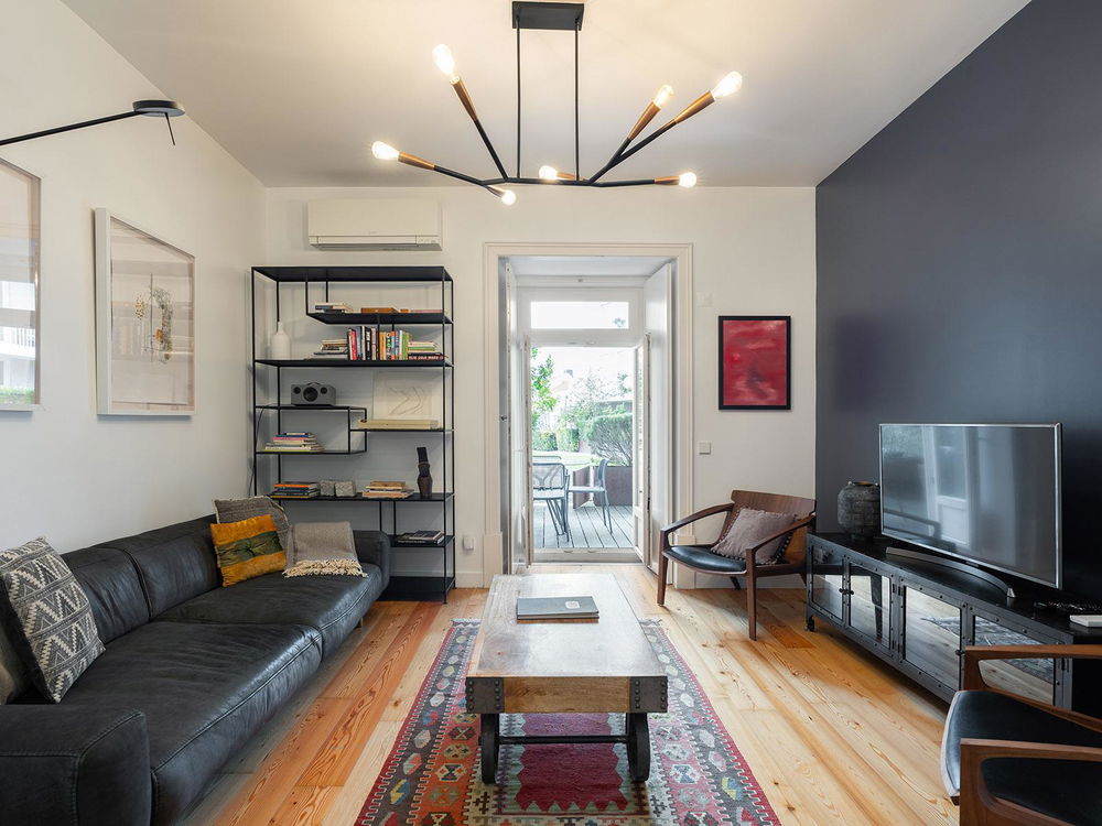 Lisbon 2 bedroom flat with private patio and swimming pool in condominium 3573640592