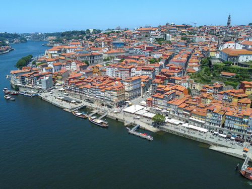 3 bedroom flat with balcony and parking in Quinta da Moreira 1258844300