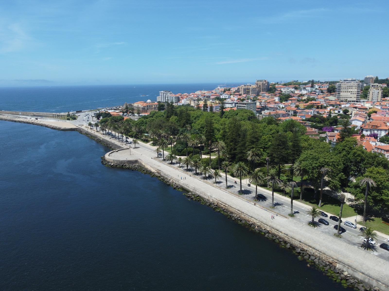 3 bedroom flat with balcony and parking in Quinta da Moreira