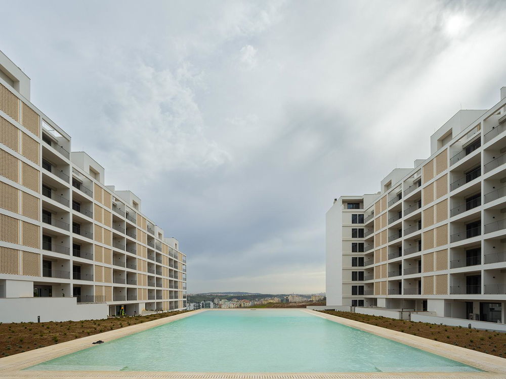 2 bedroom apartment with balcony in a new development in Loures 403743540