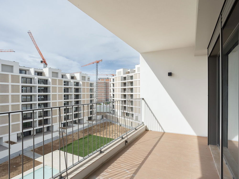 2 bedroom apartment with balcony in a new development in Loures 403743540