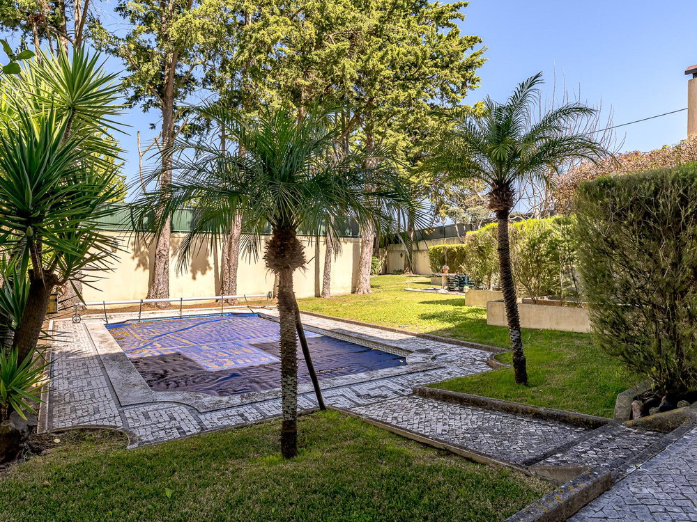 Moradia T7, com piscina e jardim privativo, em Carnide 2858507807