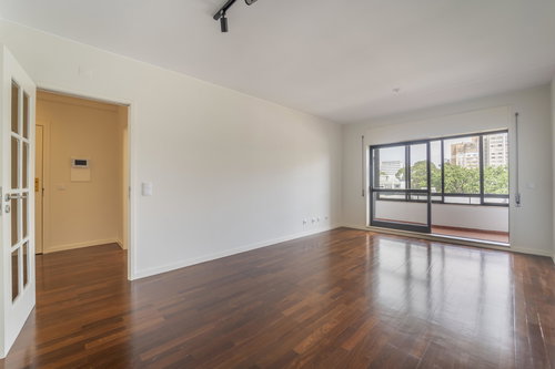 Renovated 2 bedroom flat on Rua São João Bosco 2004006355