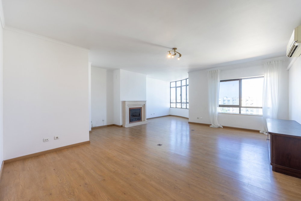 5 bedroom flat with balcony, in the centre of Faro 3471817253