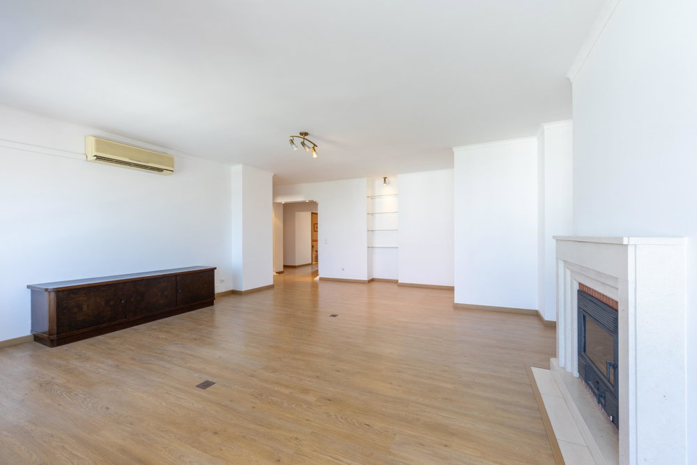5 bedroom flat with balcony, in the centre of Faro 3471817253