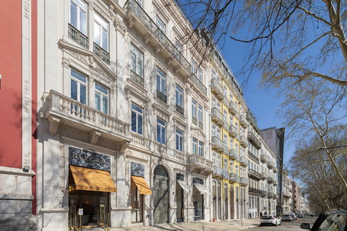 3 bedroom duplex flat with parking, on Avenida da Liberdade 918832679