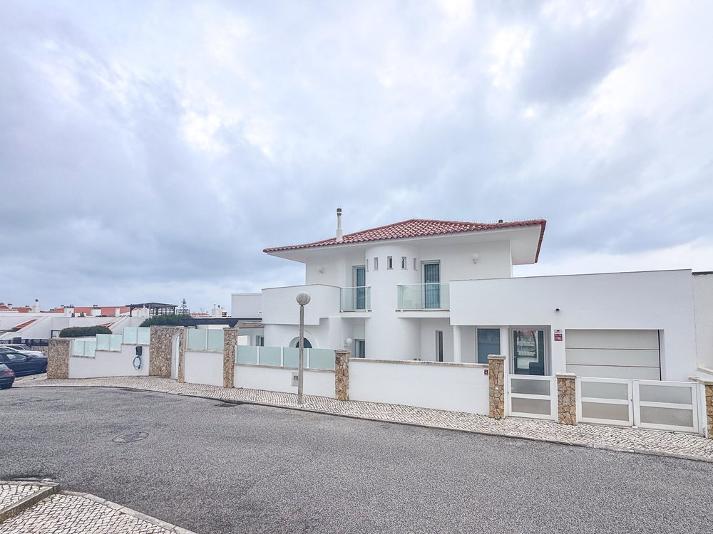 Semi-detached house T5+1 in Ericeira, renovated and close to the sea 2965995835