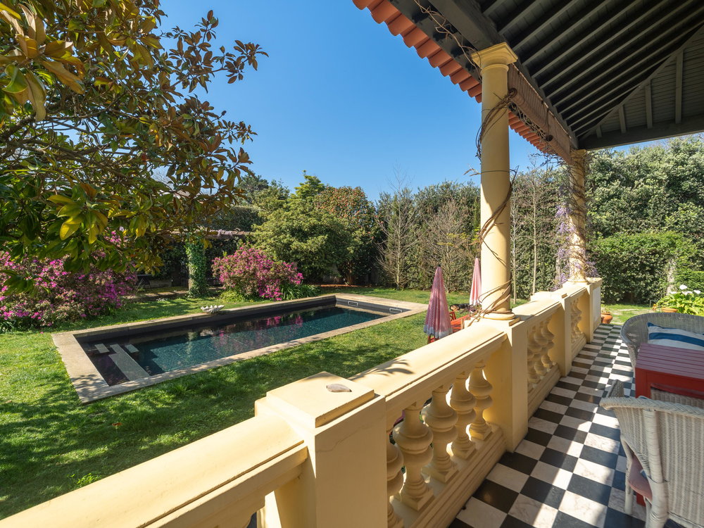 5 Bedroom Mansion with Pool and Garden, in Miramar 2112997495