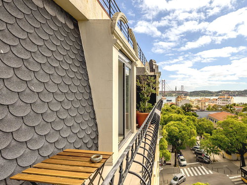 3 bedroom flat with balconies and views over the Tagus River in Lisbon 3356182042