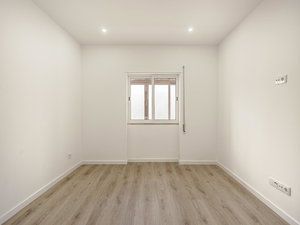 2 bedroom flat in Barreiro, renovated, with sunroom and double glazing 4089711421