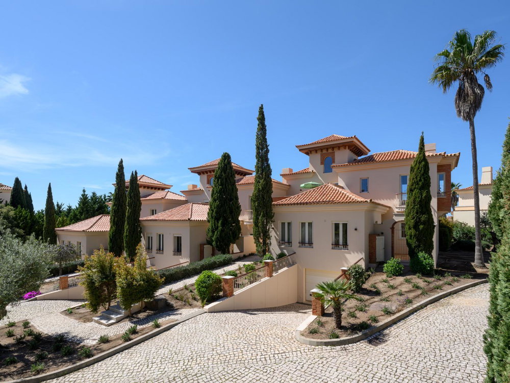 3 bedroom villa with terrace and storage room at Monte Rei Golf & Country Club 4135107091