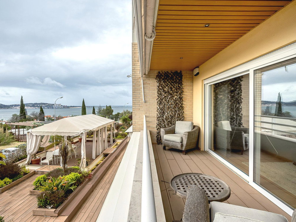 4 bedroom duplex flat with terrace and river views in Algés 1387609211