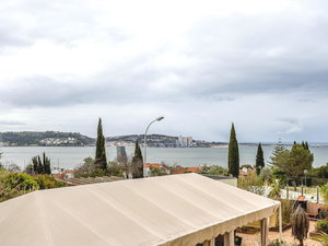4 bedroom duplex flat with terrace and river views in Algés 1387609211