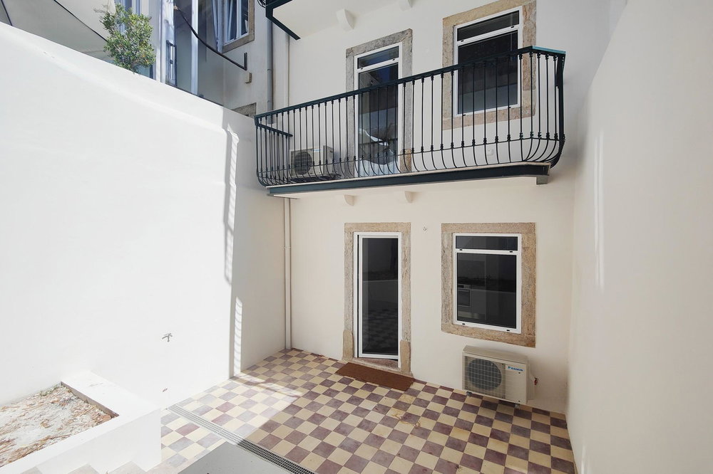 1 bedroom flat with terrace, in Lapa, Lisbon 3967832697