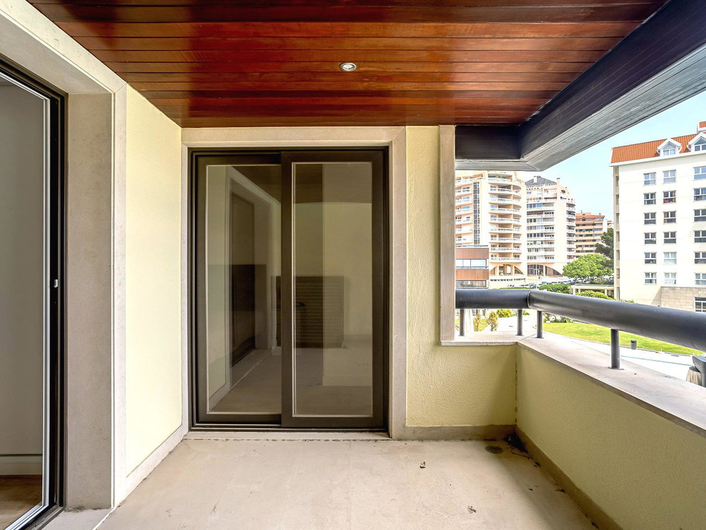 2 bedroom flat in front of the sea, in a private condominium, Cascais 1342403122