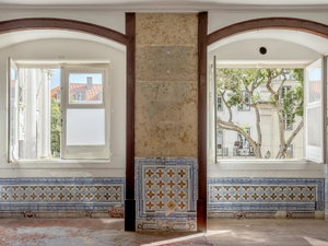 Commercial overstore in Largo de Santo António da Sé in Lisbon 327424792