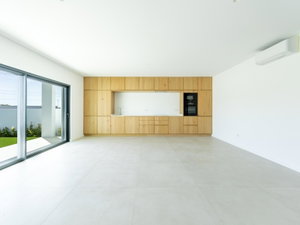 4 bedroom semi-detached house with garden and pool in Olhão 4246098254