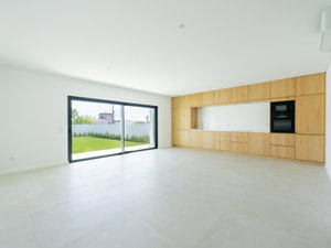 4 bedroom semi-detached house with garden and pool in Olhão 4246098254