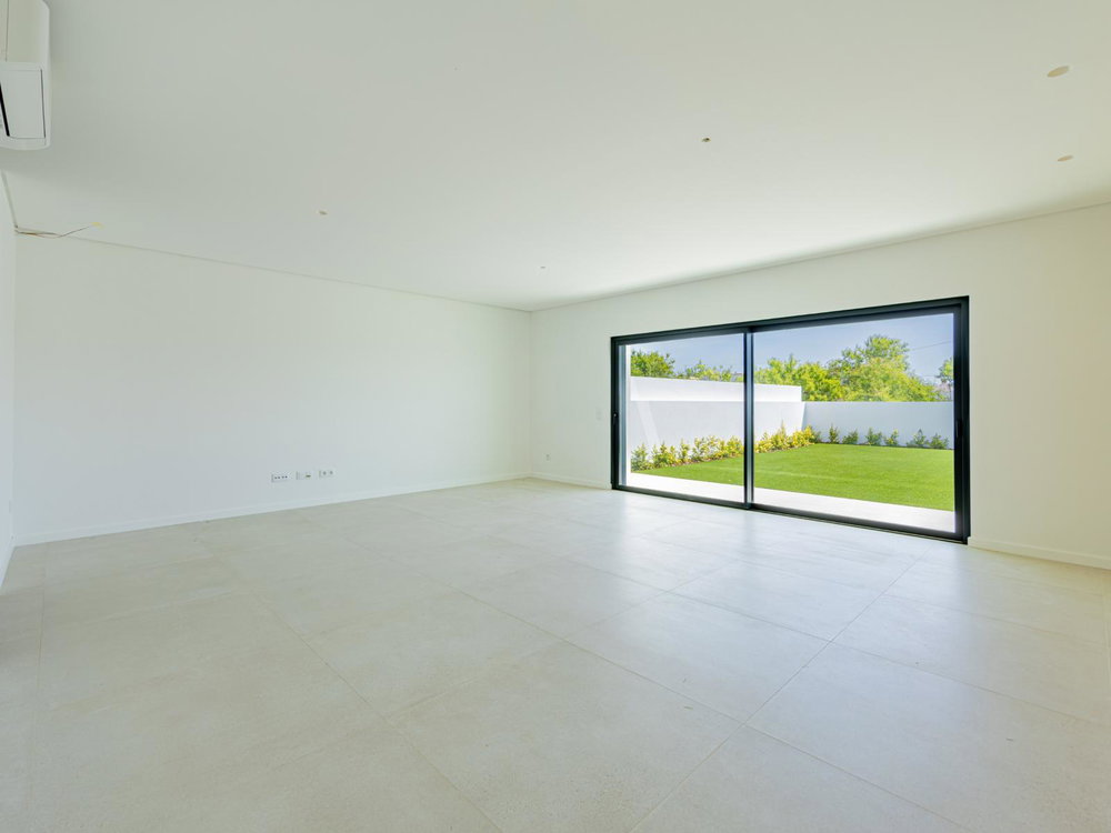 4 bedroom semi-detached house with garden and pool in Olhão 4246098254