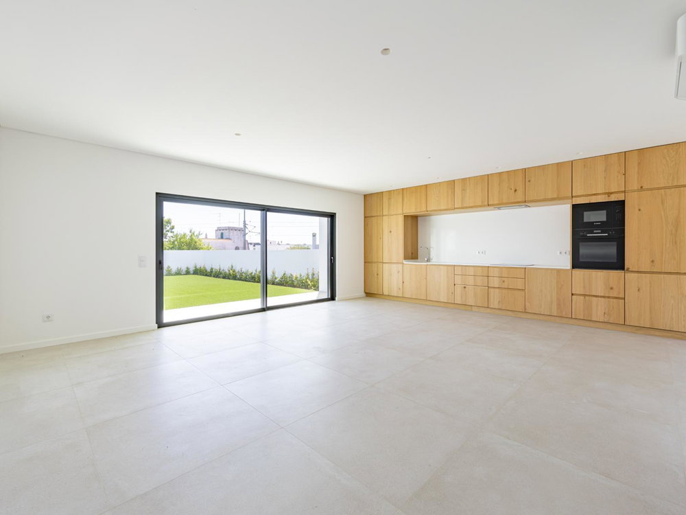 4 bedroom semi-detached house with garden and pool in Olhão 4246098254