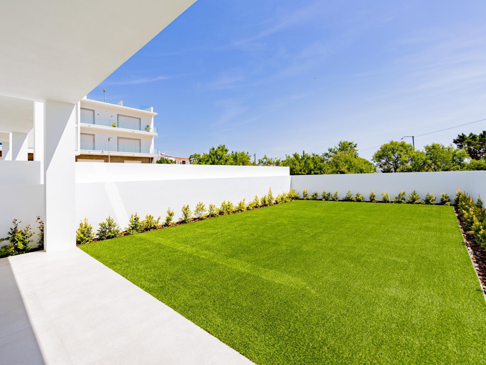 4 bedroom semi-detached house with garden and pool in Olhão