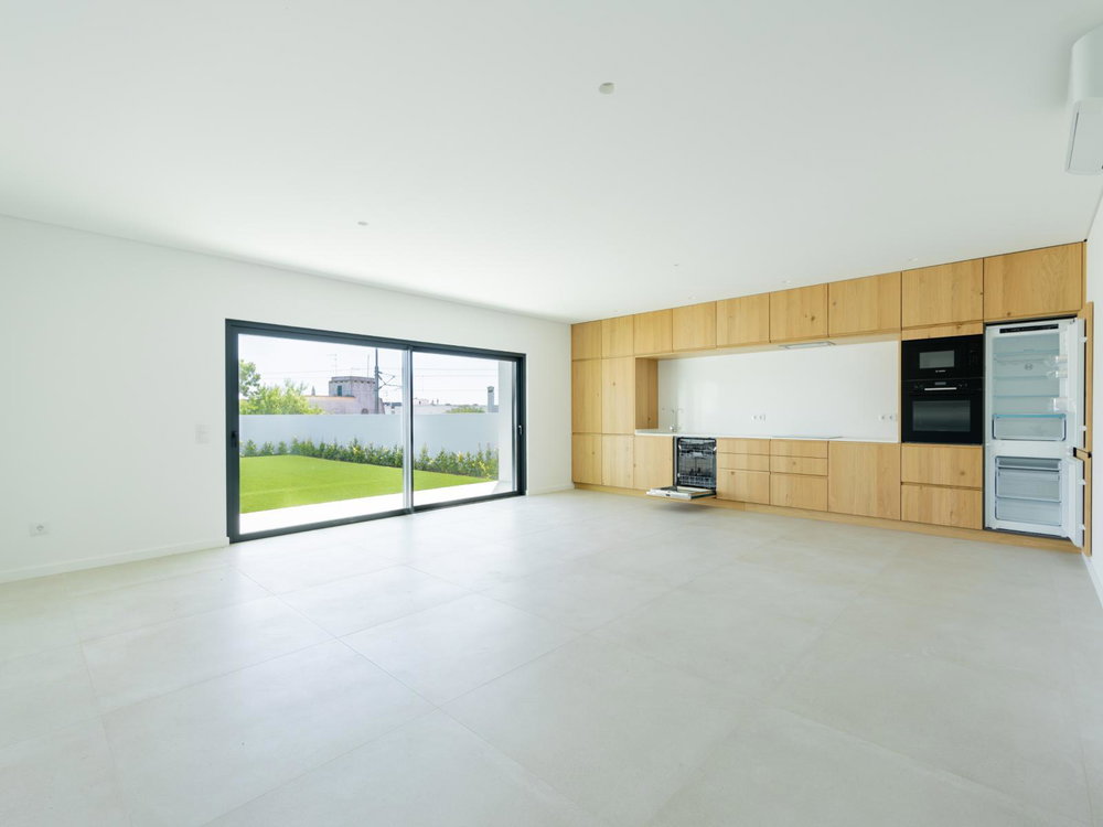 4 bedroom semi-detached house with garden and pool in Olhão 2208771571