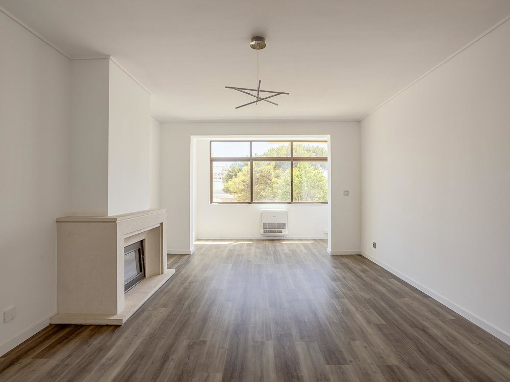 Renovated 2 bedroom flat in Cascais with garage and green areas 514442131