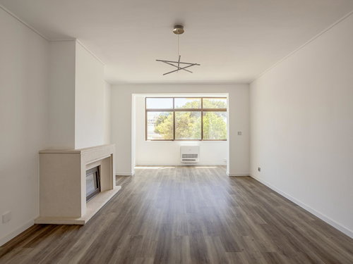 Renovated 2 bedroom flat in Cascais with garage and green areas 514442131