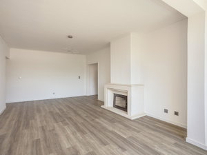 Renovated 2 bedroom flat in Cascais with garage and green areas 514442131