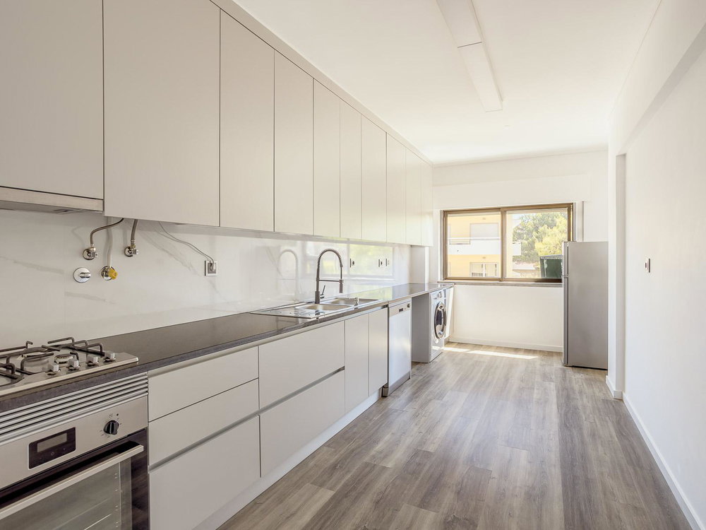 Renovated 2 bedroom flat in Cascais with garage and green areas 514442131