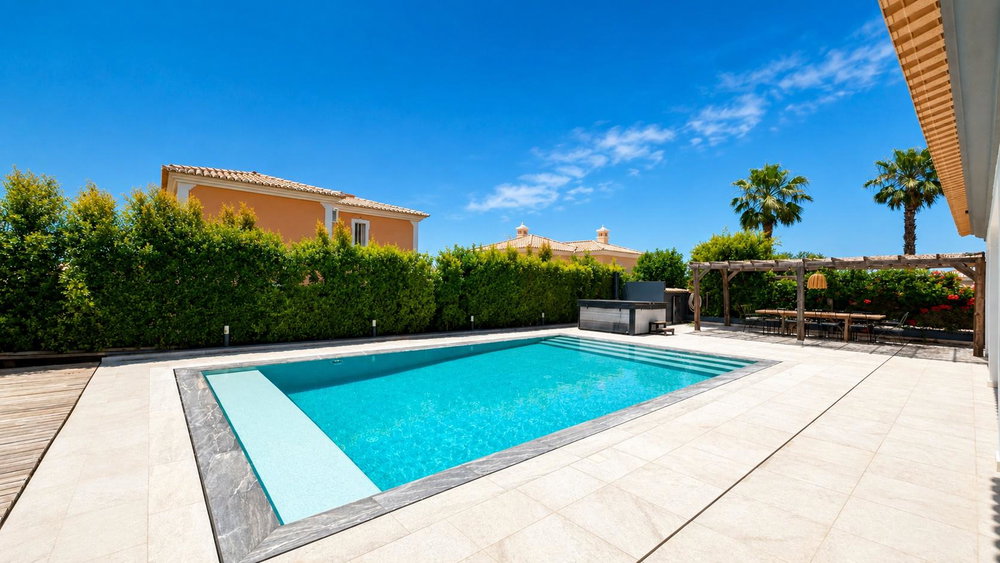 4 bedroom villa, with swimming pool, in Almancil, Algarve 3199554042