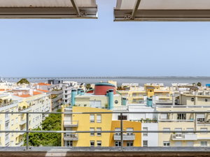 6 bedroom duplex flat with terraces and parking, with front river view. 3402162638