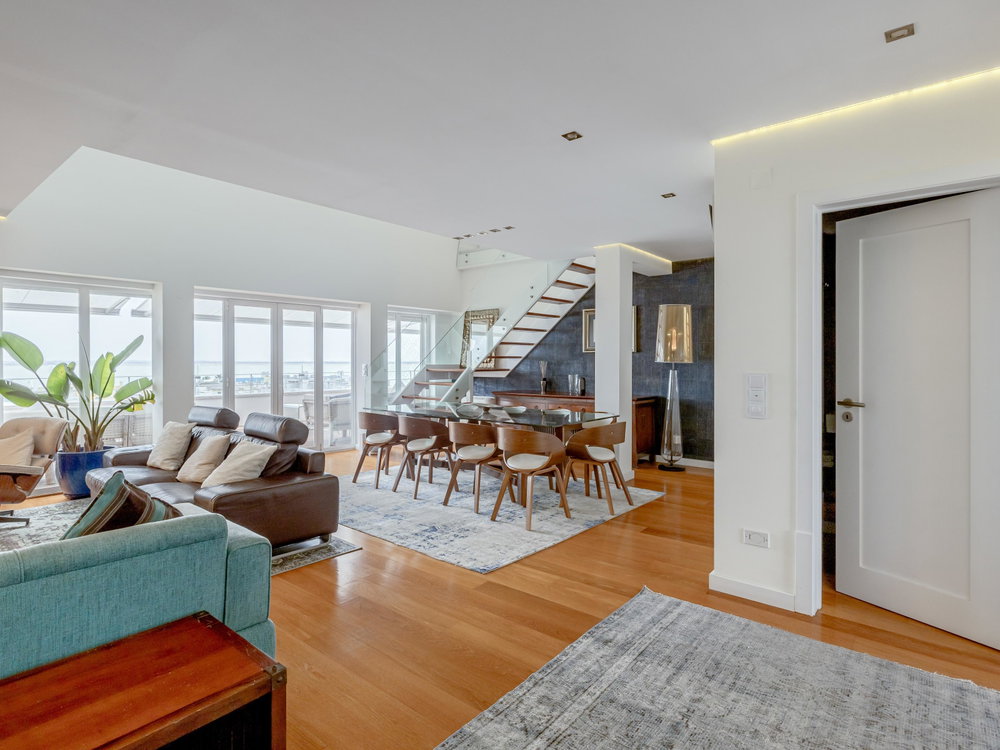6 bedroom duplex flat with terraces and parking, with front river view. 3402162638