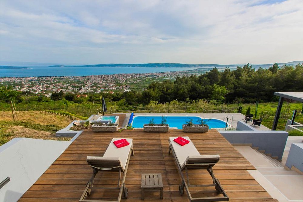 Sea View Hill Villa in Split Suburb 1039204967