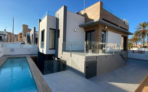 Torrevieja · Alicante REF #CSPN-87722 · Villa 2947463377