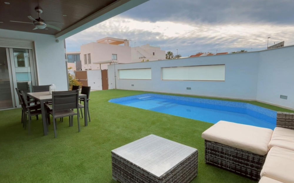 Mil Palmeras · Alicante REF #CSPQ-18242 · Villa 934715293