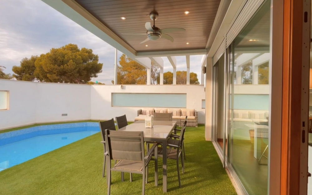 Mil Palmeras · Alicante REF #CSPQ-18242 · Villa 934715293