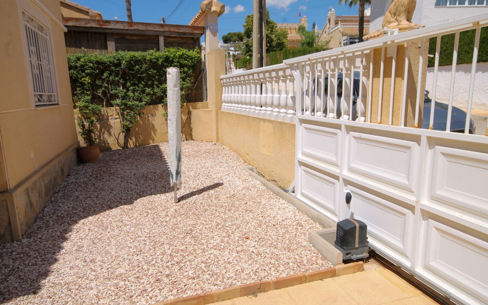 San Miguel De Salinas · Alicante REF #CSPV-94325 · Villa 1362907744