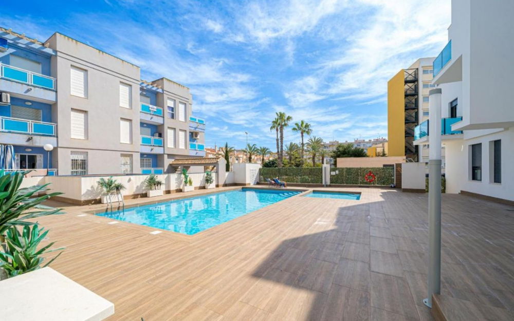 Torrevieja · Alicante REF #CSPE-69704 · Apartment 2994183122