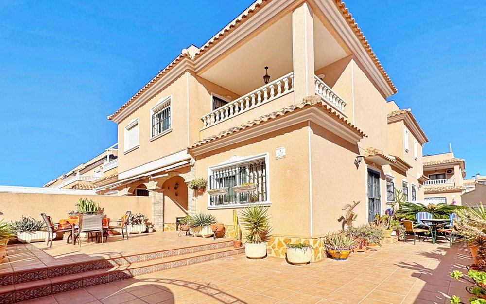 Villamartin · Alicante REF #CSPY-77945 · Townhouse 2151763007