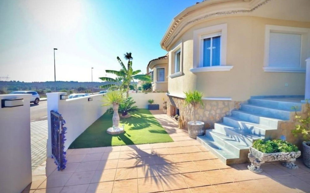San Miguel De Salinas · Alicante REF #CSPX-13371 · Villa 661107690