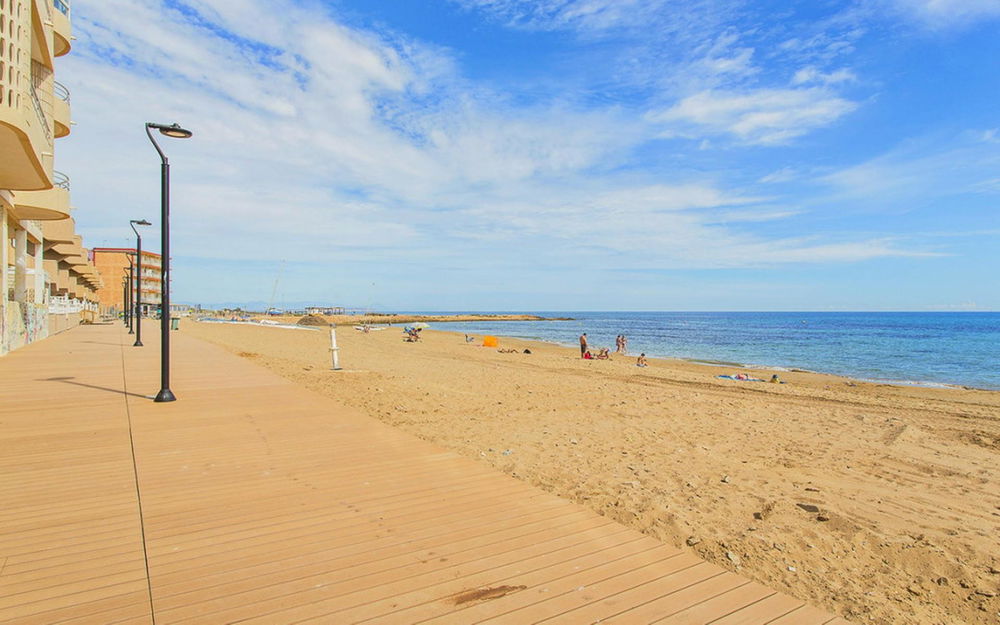 Torrevieja · Alicante REF #CSPX-75976 · Apartment 4129123987