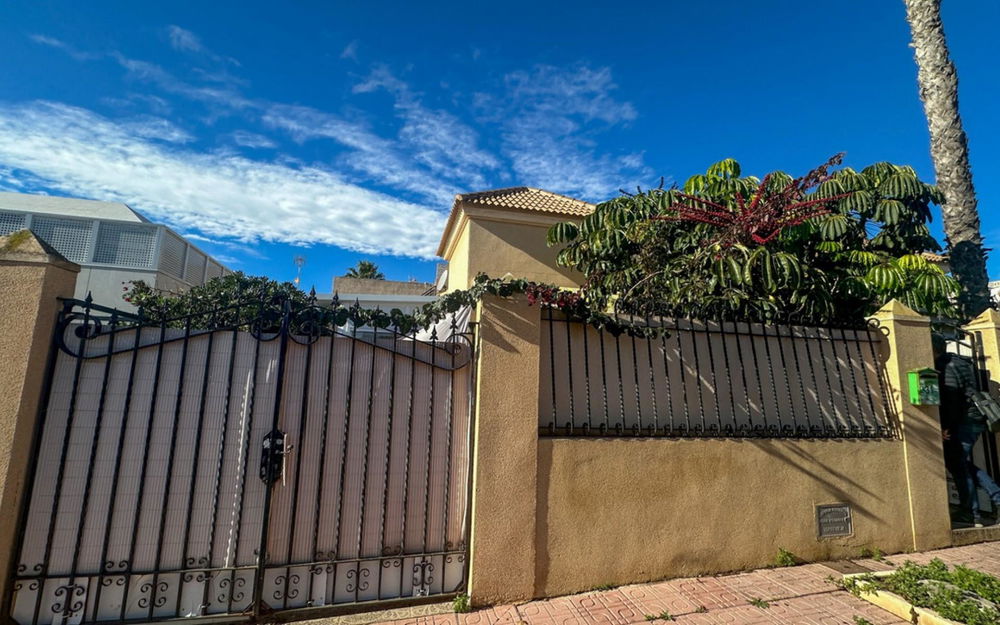 Torrevieja · Alicante REF #CSPX-31427 · Townhouse 2508996206